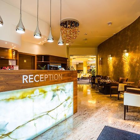 Wellness Hotel Loewe Pöstyén Kültér fotó