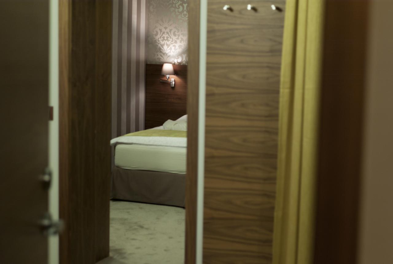 Wellness Hotel Loewe Pöstyén Kültér fotó