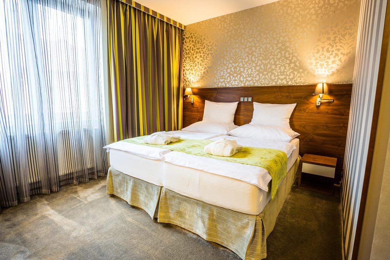 Wellness Hotel Loewe Pöstyén Kültér fotó