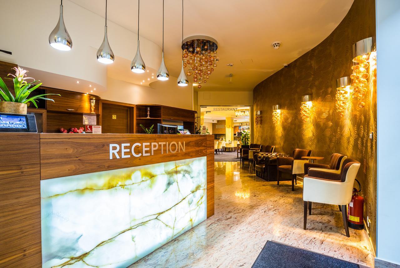 Wellness Hotel Loewe Pöstyén Kültér fotó
