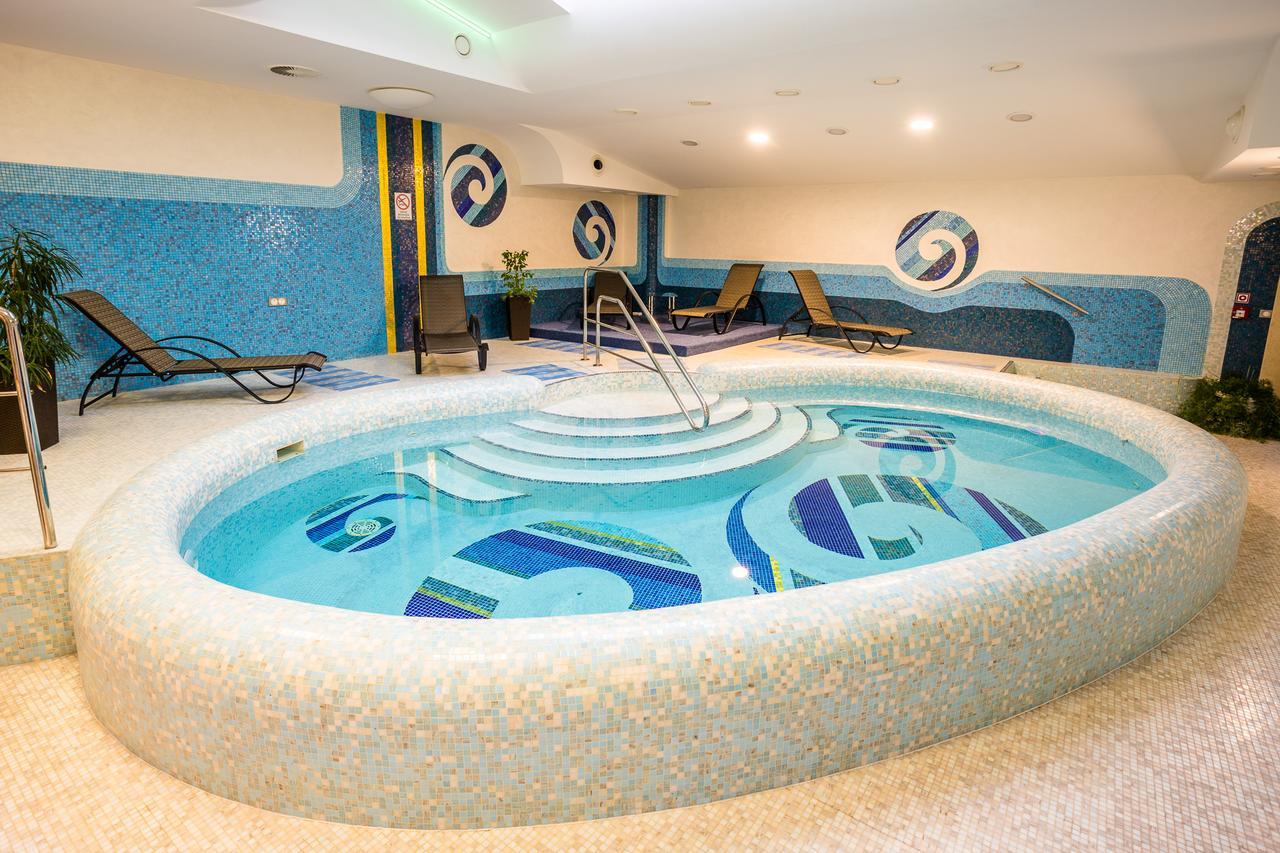 Wellness Hotel Loewe Pöstyén Kültér fotó