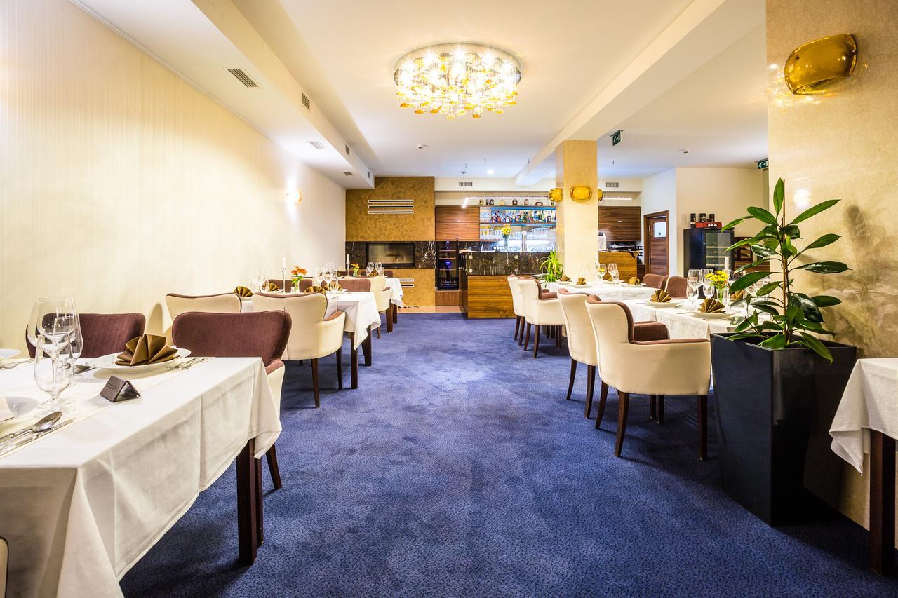 Wellness Hotel Loewe Pöstyén Kültér fotó