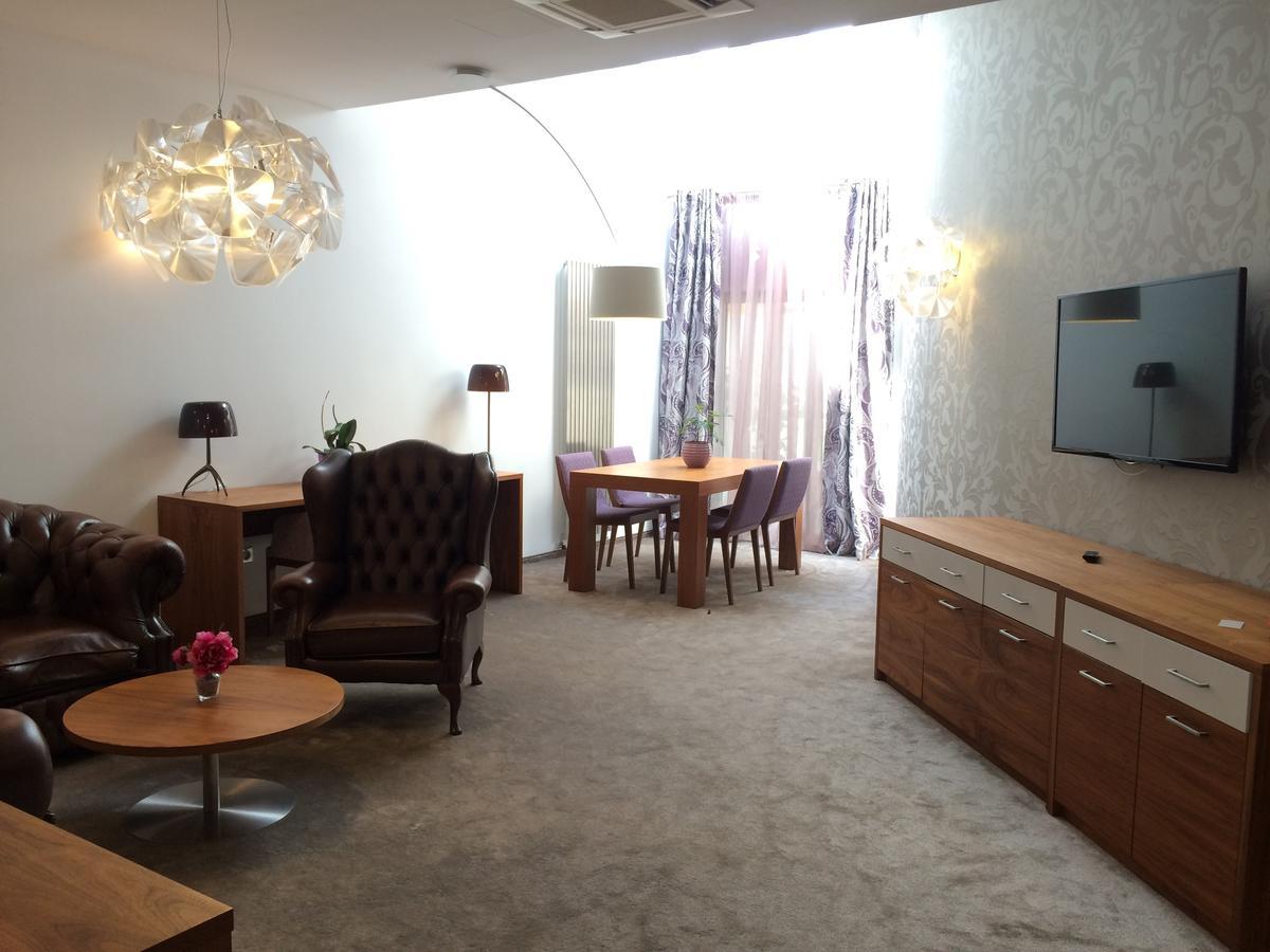 Wellness Hotel Loewe Pöstyén Kültér fotó